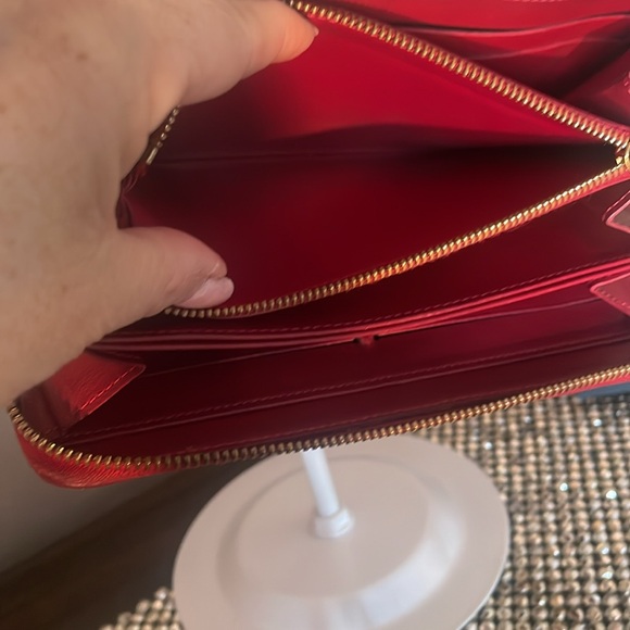 LOW START Louis Vuitton Red Verni zip around wallet - Picture 11 of 16
